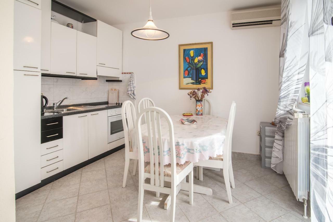 Ksenija Apartment Kornic Bagian luar foto